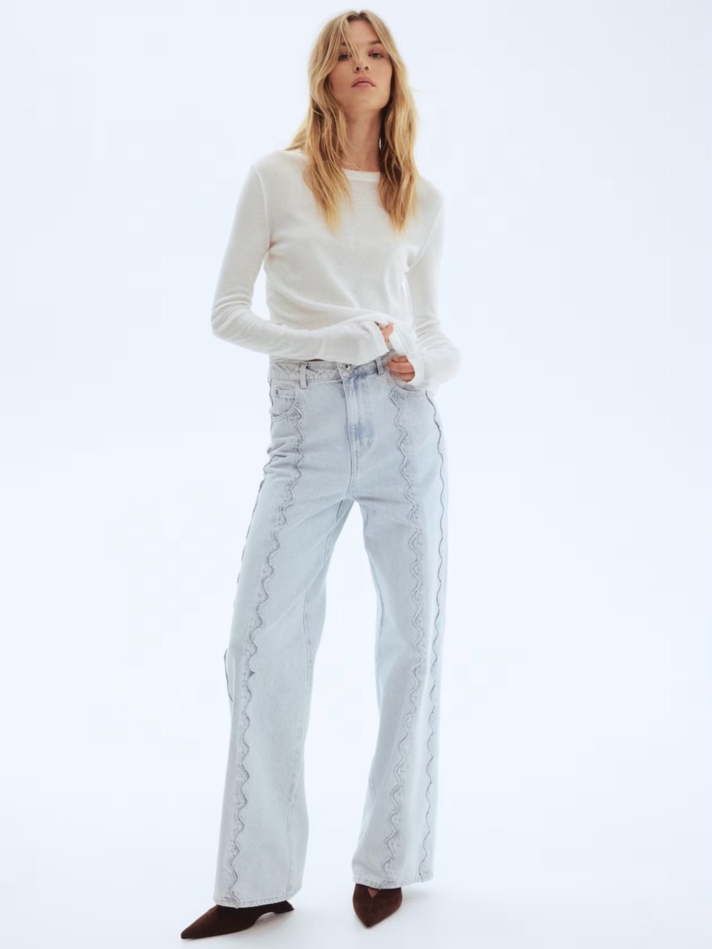 FLARED REGULAR WAIST JEANS NWT RUNS SMALL & LONG
